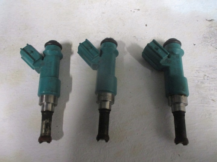 nozzles injectors Toyota LEXUS 23250-31090