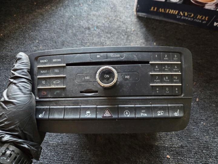 RADIO STEREO NAVI MERCEDES A2469006318 A2469016003 A1769029501