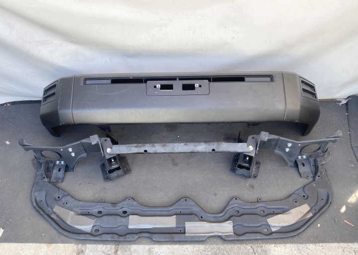 TOYOTA LAND CRUISER J70 23r. Frontstoßstange Versteifung unter Stoßstange ORYG.