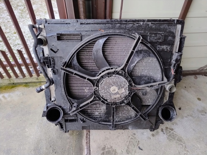 KOMPLET der Kühler Lüfter BMW X5 E70 3.0D 7796542