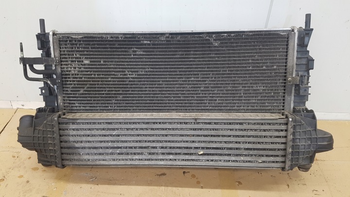 KOMPLET der Kühler Z WENTYLATOREM FORD FOCUS MK2 1.8 tdci