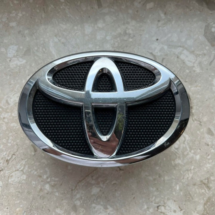 TOYOTA CAMRY EMBLEMAT LOGO GRIGLIA RADAR Originale 75311-06060