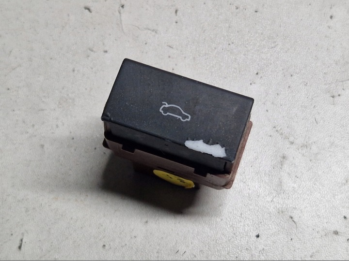 AUDI A6 C6 A6C6 ovladac tlačítko otevírání kapoty kufru 4F0959831
