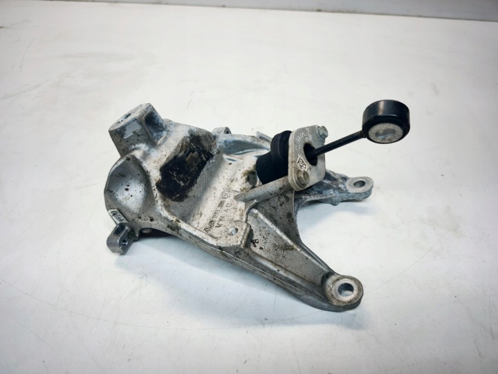 holder engine mount right AUDI A4 B9 A5 8W 2.0 TDI 4M0199308BQ