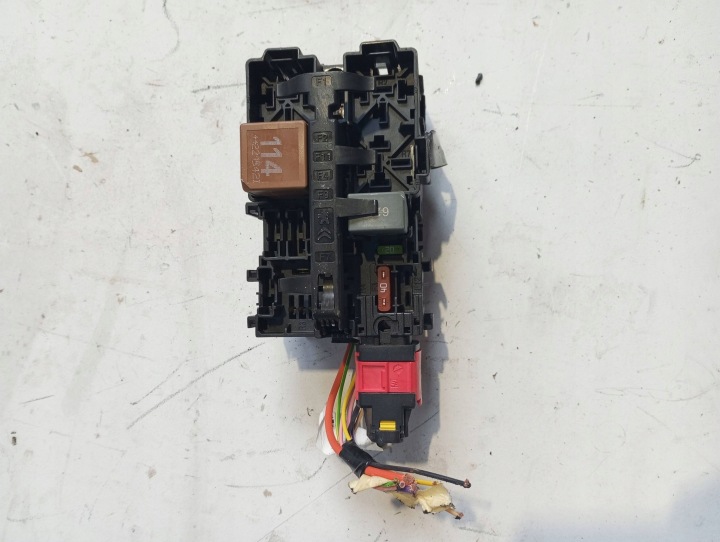 Skrinka poistiek kompletná Peugeot 208 a 9812661980