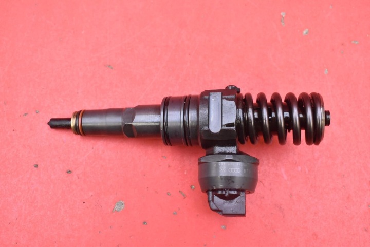 nozzle nozzle 0414720215 038130073AG SKODA OCTAVIA 1 and 1.9 TDI 101 KM