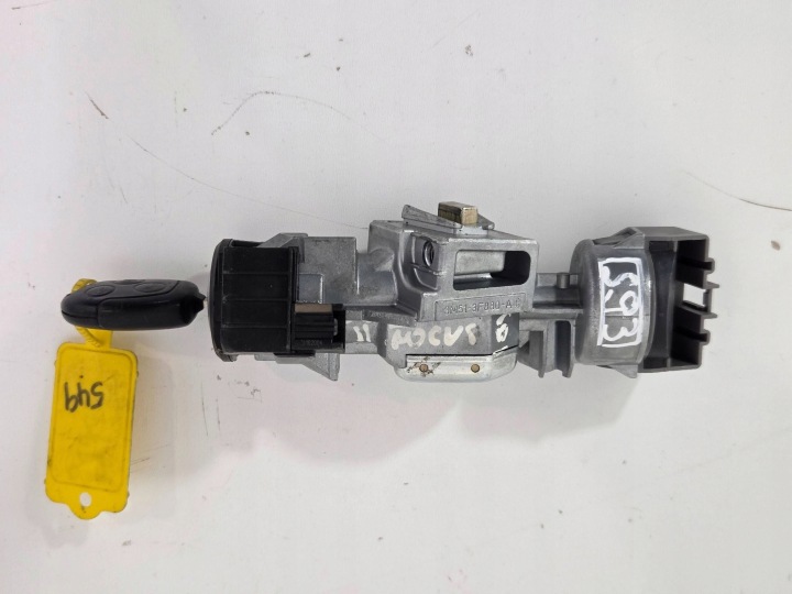 Ford Focus MK2 et Autre / autres / plus Allumage 3M513F880AC (S93)