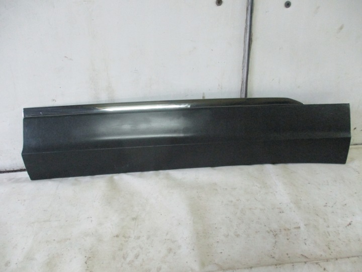 Listaw door right front front VW Tiguan II 2 5NA854940P