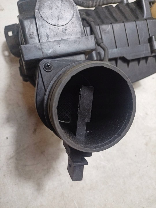 cover of a filter, air Volkswagen Tiguan 2008