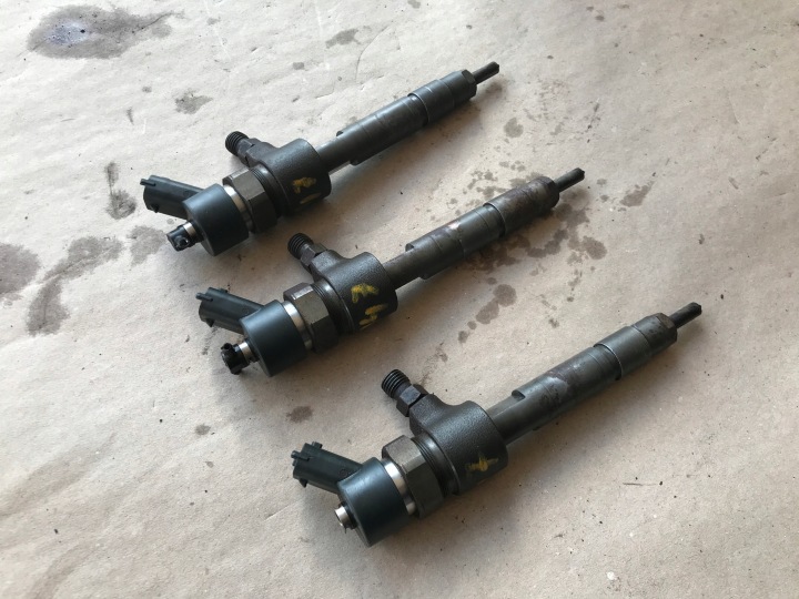 FIAT ALFA ROMEO 147 1.9 JTD Injecteur 0445110068