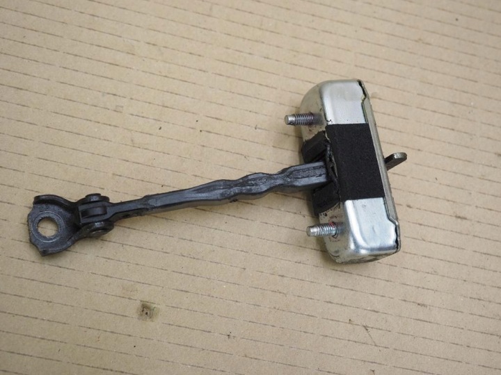 Ovenrajoitin edessä vasemmalle Toyota corolla E15 2007-2012 9