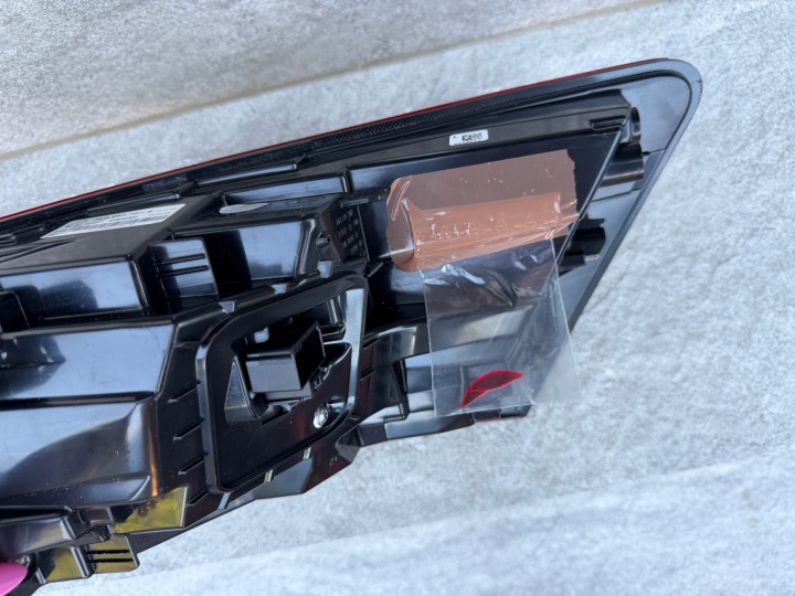 Αριστερό οπίσθιο φανό σε προφυλακτήρα Skoda Superb III 3 Lift Kombi 3V9945207B 11