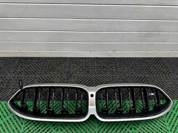Grill des Kühlers (Grill) vorne BMW M8 F91 F92 G14 G15 G16 7360544
