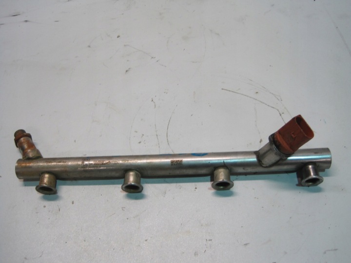 Kraftstoffverteiler Einspritzleiste VW AUDI SEAT SKODA 079133315BD