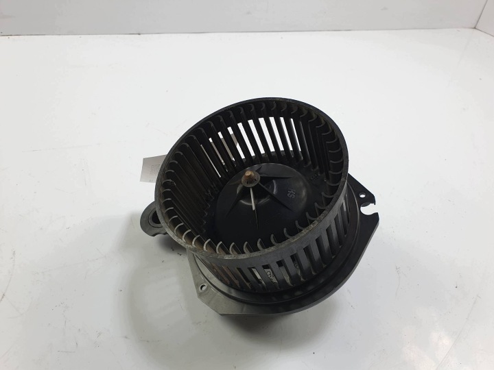 ventilator kabinski 52419692 GMC YUKON XL