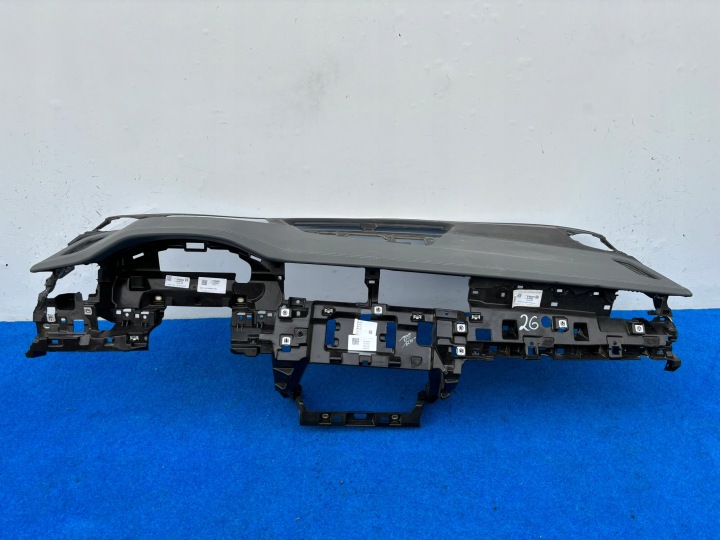 AUDI Q8 4M8 konzola palubna doska 4M8857033 NR26