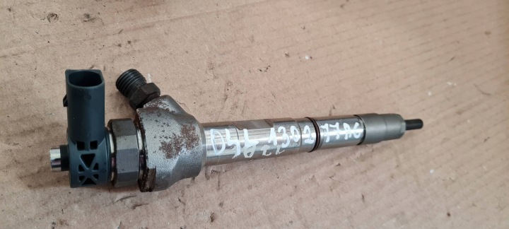 A4 B9 8W injector of the fuel 2.0 TDI 04L130277AC A5 8W Q5 A6 VW AUDI