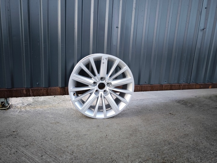 disk hliníkový AUDI VW SEAT SKODA 8.5J R18 ET29 8F0601025A Z*9* OK