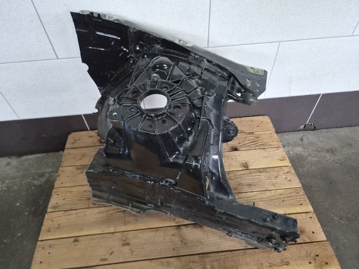Längsträger links vorne Radhaus Längsträger links przedna 040 MERCEDES GLC X253 C253 W253