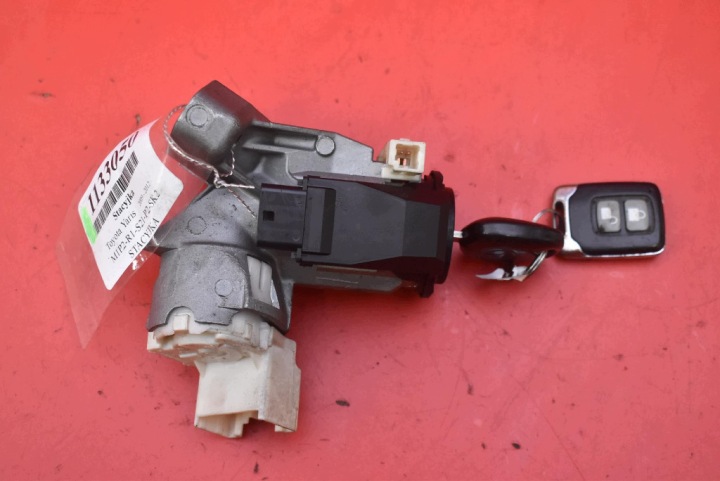 allumage clé N0502241/256B TOYOTA YARIS II 1.3 DUAL VVT-et 101 KM LIFT