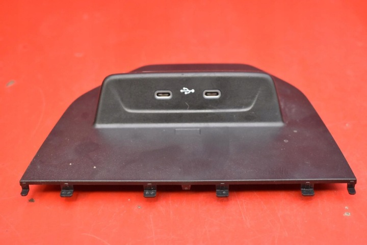 GNIAZDO PORT USB-C 657035736A SKODA FABIA 4 IV PJ 21