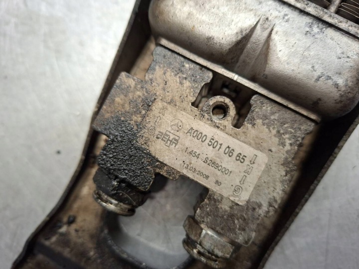 Mercedes-Benz A W169 A0005010665 refrigerador de combustível 8