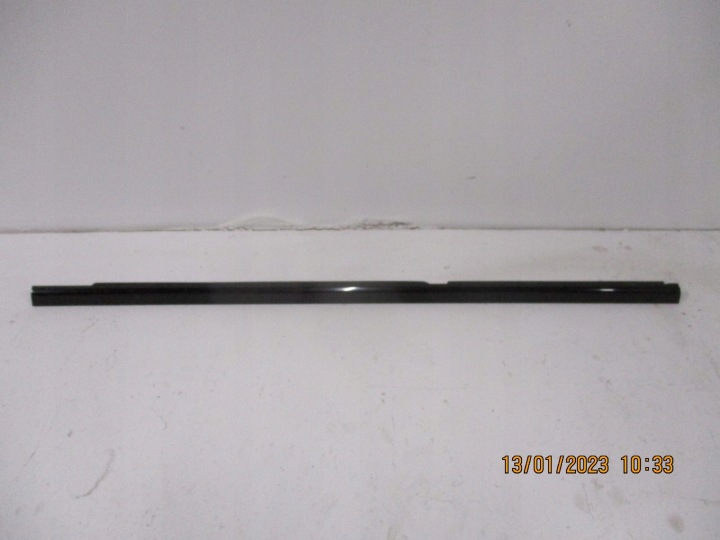 moulding dust MERCEDES C KLASA A2057303701