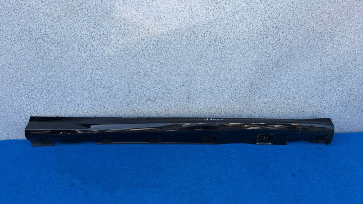 FORD FOCUS MK3 rechts Leiste Schutzleiste schwellen Seitenschweller BM51A10154A H103R