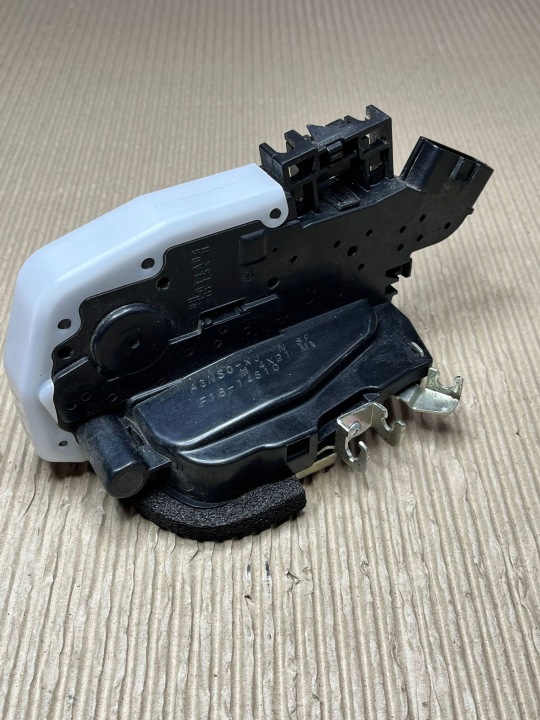 de la Serrure Portière tylnych Nissan X-Trail T32 825004CA0A