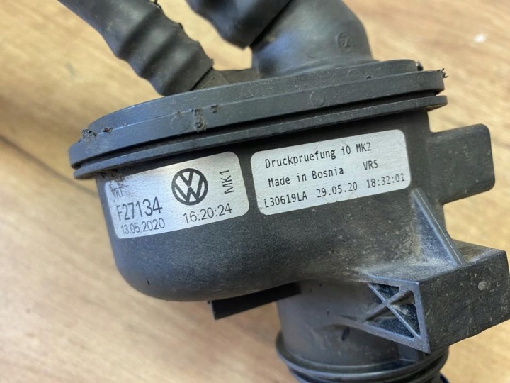 Adblue tank 5WA131877B Škoda OCTAVIA IV Combi 2021 13