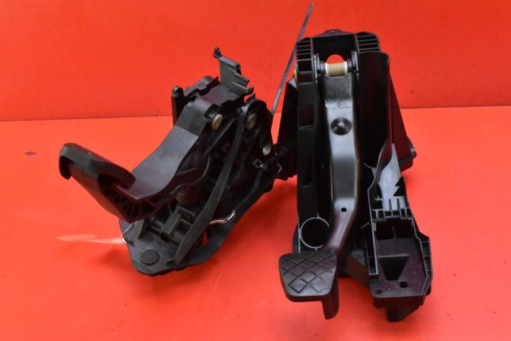 PEDAL pedale spojka brzda 5Q1721059DQ SKODA OCTAVIA 3 III 1.4 TSI 140KM