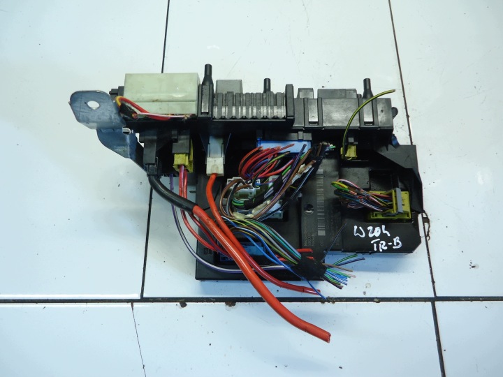 MERCEDES W204 W212 module SAM boîte à fusibles 2045458401