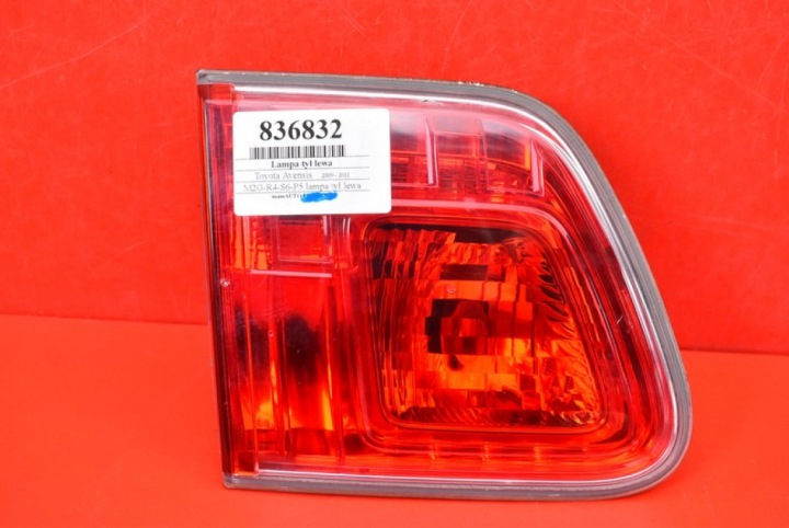Licht links heck hinten TOYOTA AVENSIS T27 KOMBI 09-11