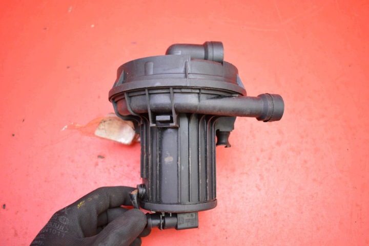 pump air WTORNEGO 06A959253B AUDI A3 8L 1.6 8V 101 KM 00-03