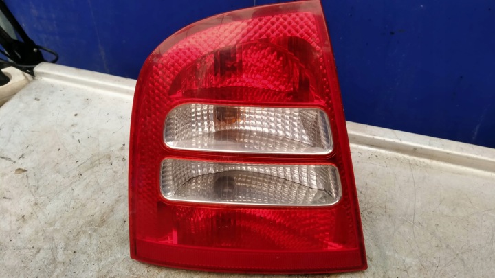 skoda Octavia und HB Licht hinten links 1U6945095