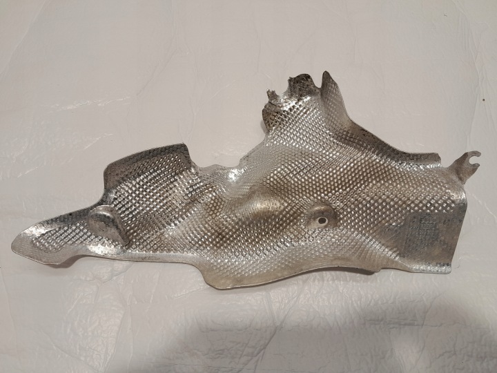 AUDI A4 B9 LIFT Couverture tablier moteur TERMICZNA KOMORY Moteur 8W0399300F