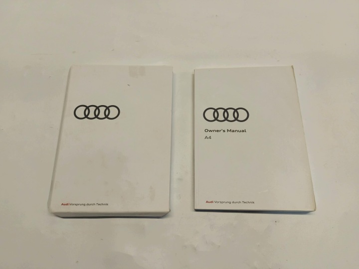 Audi A4 B9 8W LIFT Kombi 8W9 Ksiazki serwisowe 8W1012720AC