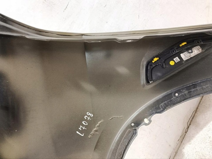 Fender BMW X5 2020 lado direito 11