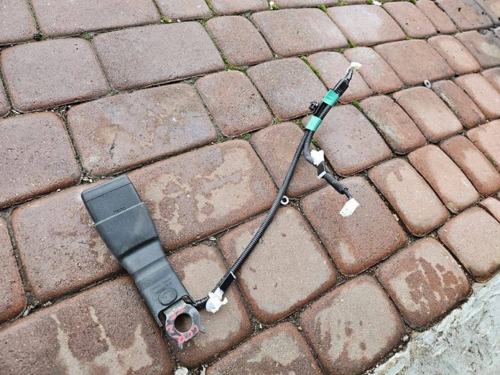 Klamra zapinka steny sedačka spolujazdca pravá AIRB Toyota Corolla E210 E21 B630
