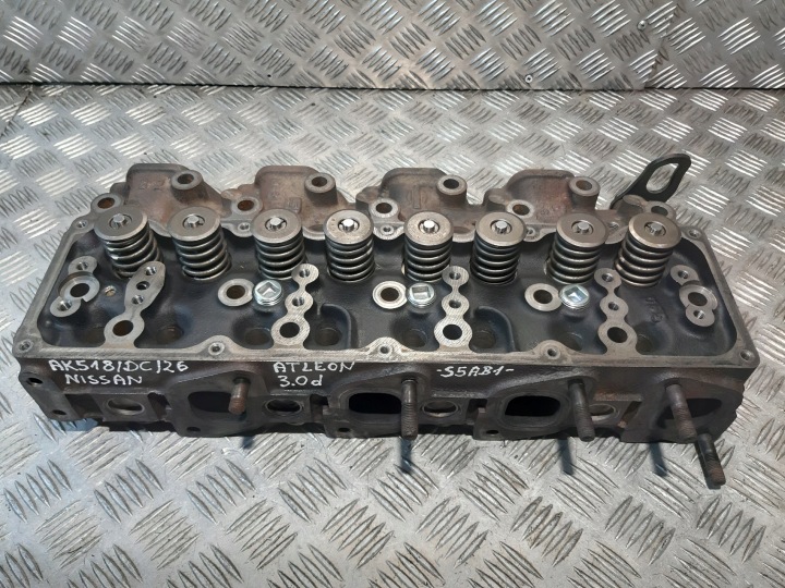 tête du moteur moteur NISSAN ATLEON 3.0D