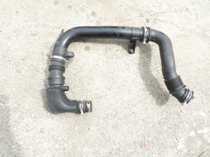 FORD FIESTA MK7 1.0 EB air hose pipe