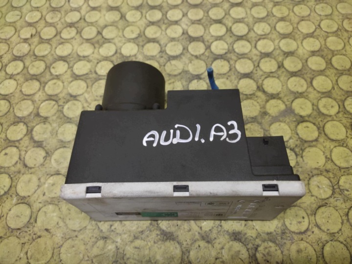 AUDI A3 8L pump central of a lock 8D0862257B