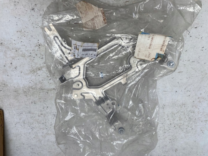 BMW G20 G21 G26 G80 G82 úchyt držák zesilovače AUDIO 9865515