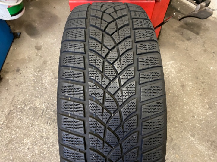 tyre zimowa 235/55R19 105H Goodyear UltraGrip Performance + 7,5mm 2022r
