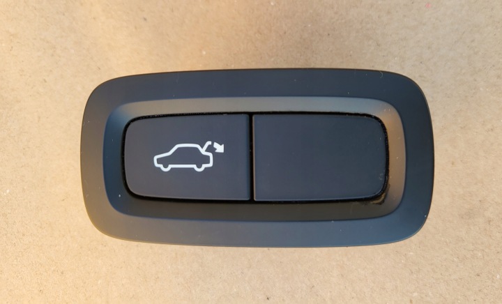 button opening control switch bonnet boot rear part VOLVO XC40 OE 31674800