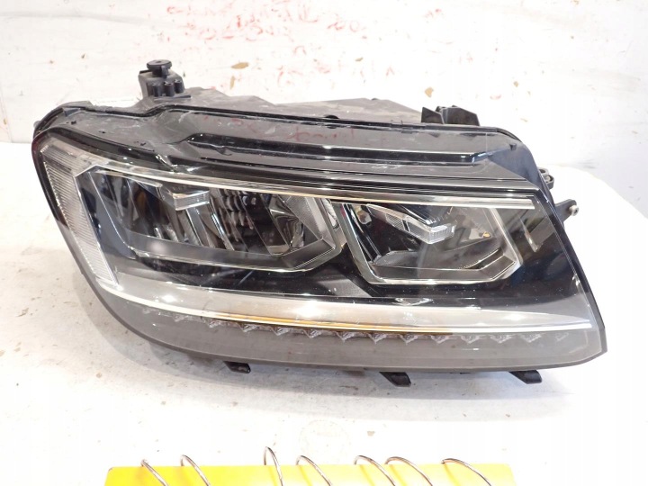 far prednji dio prednja desna VW TIGUAN II LIFT FULL LED 2020- 5NB941036B