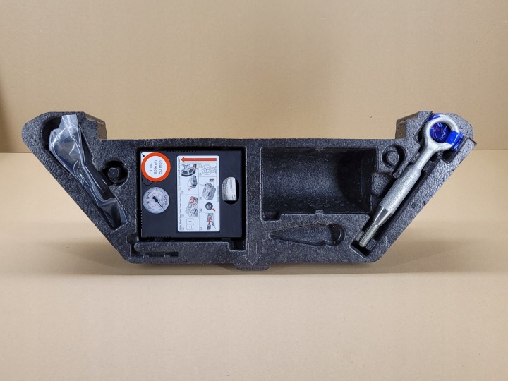 mandatory vehicle equipment polystirene W wheel UCHO gear lever VOLVO XC40
