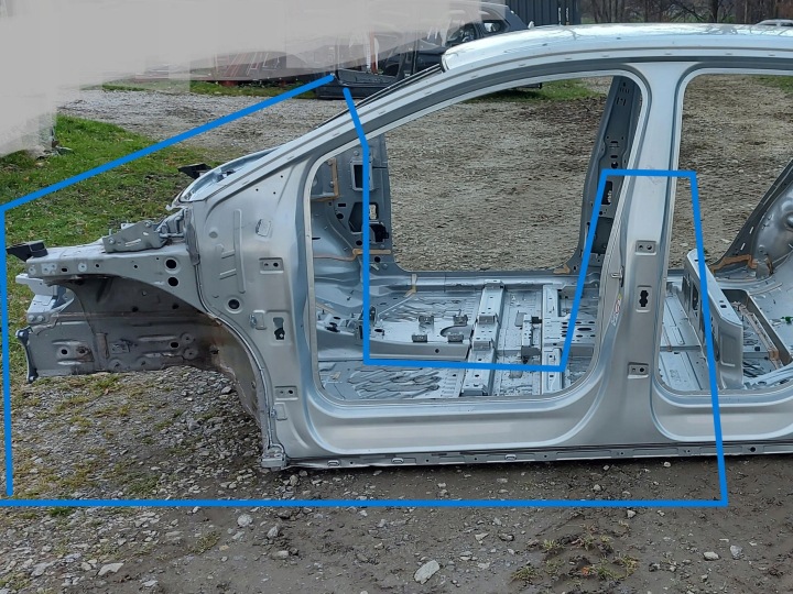 VW ID4 11A , 2024r SUV 5D Säule links mitte vorne