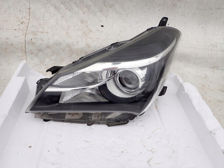 TOYOTA YARIS III 3 LIFT 14-17 light front left