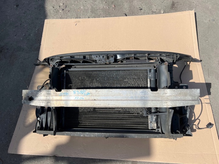 AUDI A3 8P LIFT 2.0 TDI Schlossträger Lüfter Kühler